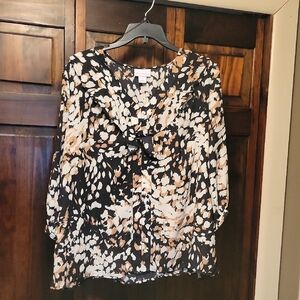 Women's Black and Cream Patterned Top